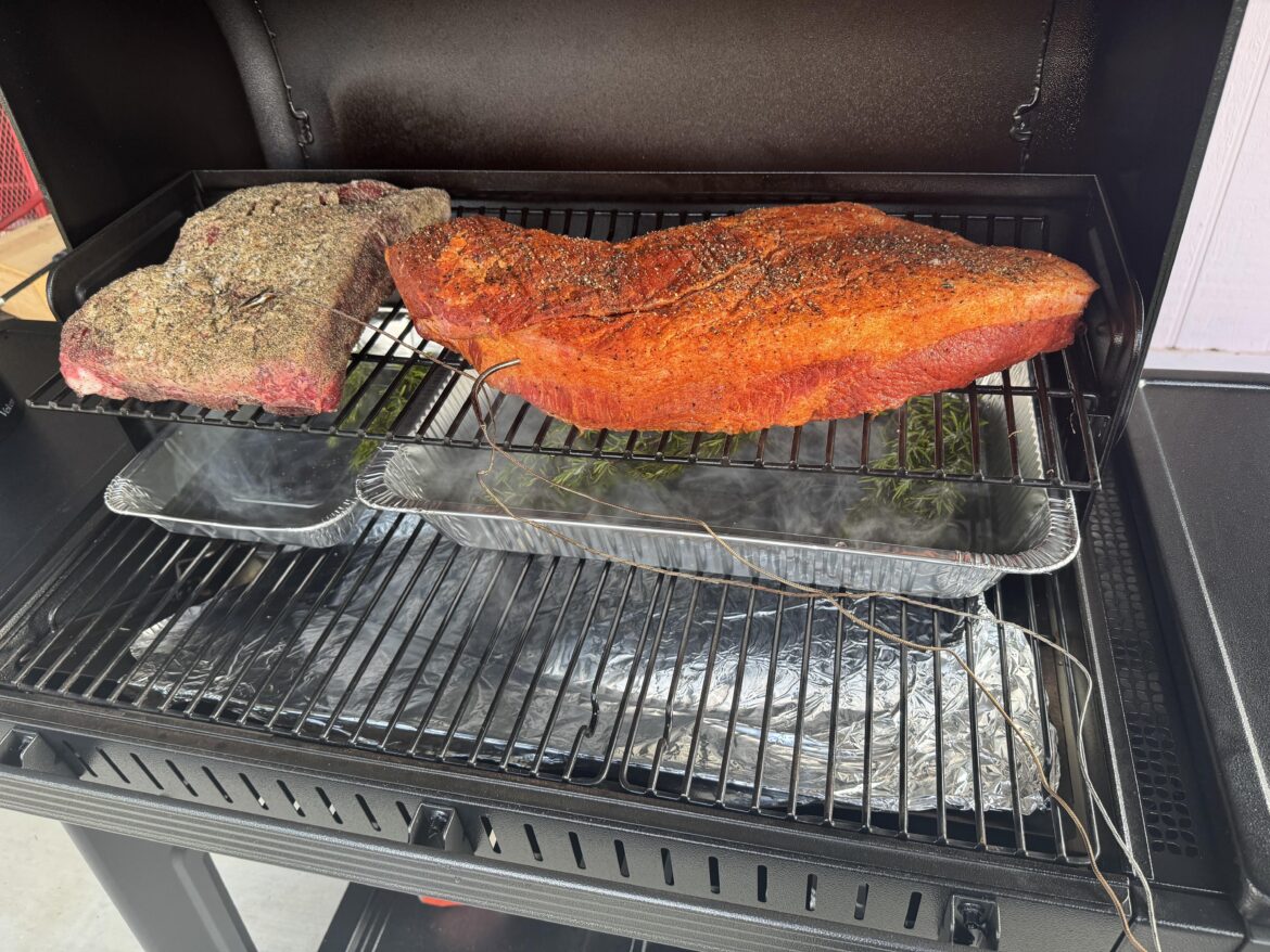 Going overnight at 200 on “supersmoke” mode. Going overnight at 200 on “supersmoke” mode.