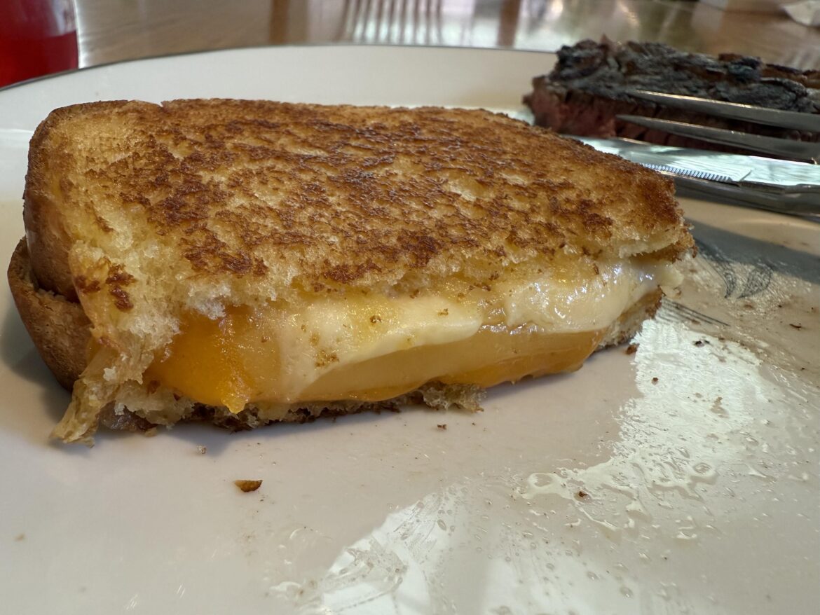 Choc full of smoked Gouda, sharp cheddar, and havarti. Hawaiian bread with butter.
