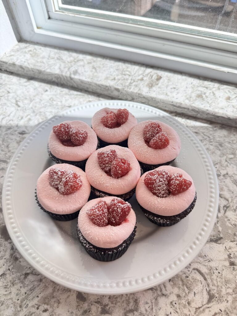 Chocolate & Raspberry Cupcakes 🧁