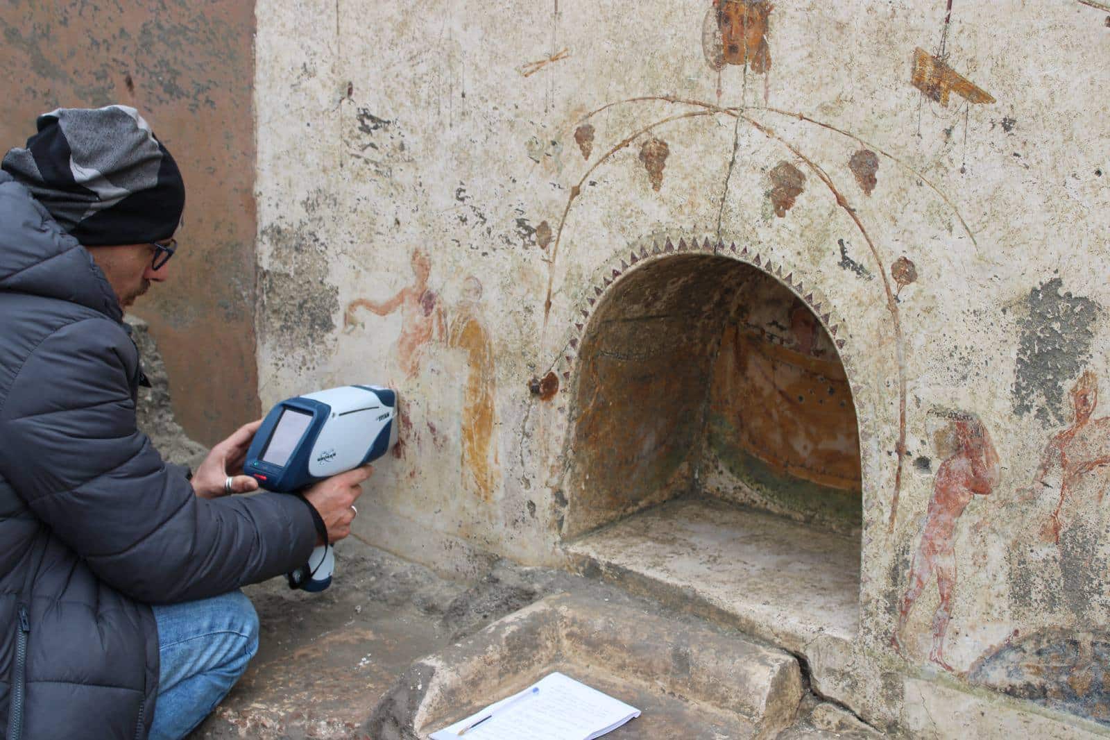 Archaeologists uncover grape harvest scenes in newly found frescoes at Villa Cuomo