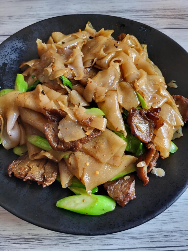 Mock duck pad see ew and vegetable gyoza :')