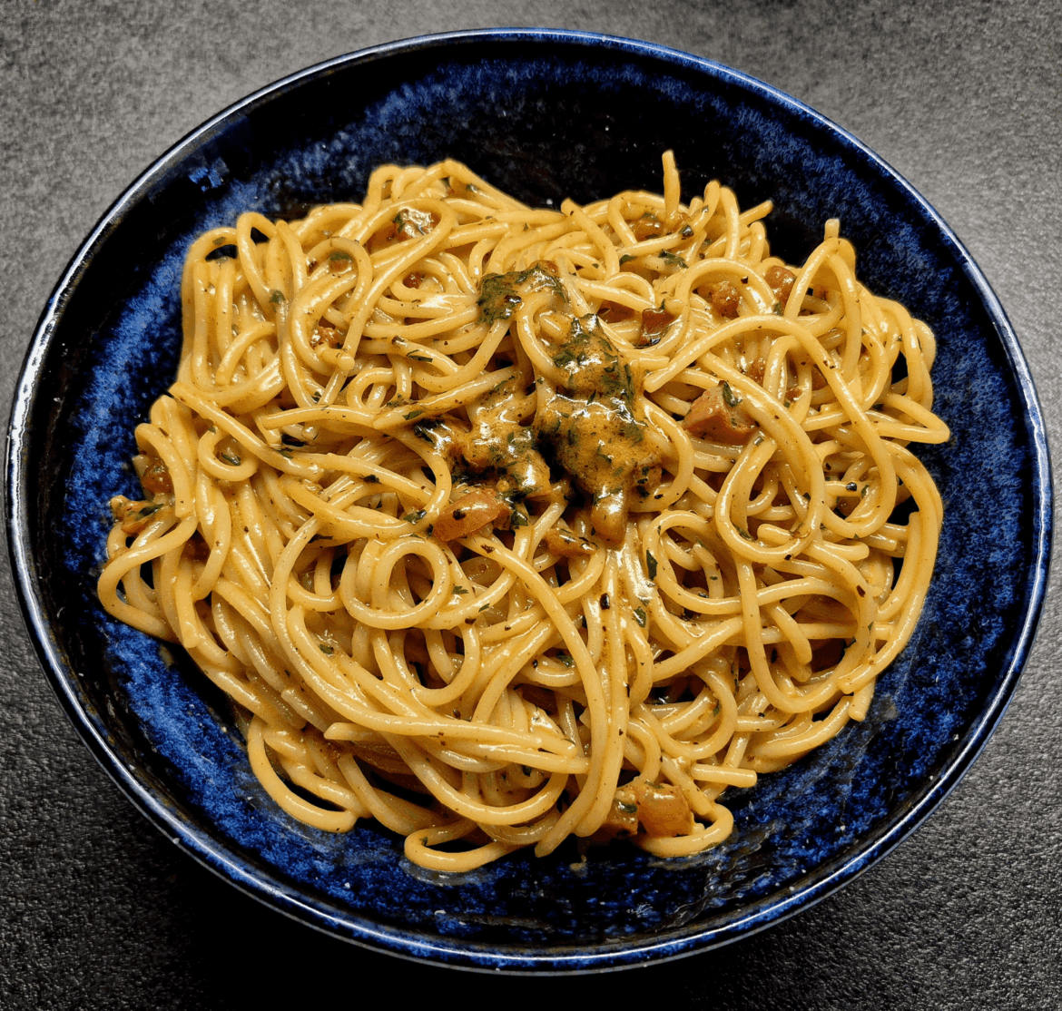 Once you have understood that the preparation of almost every pasta dish follows the same principle, the journey really begins, and every day offers a new recipe for you, simply based on what your fridge and cupboard have on offer