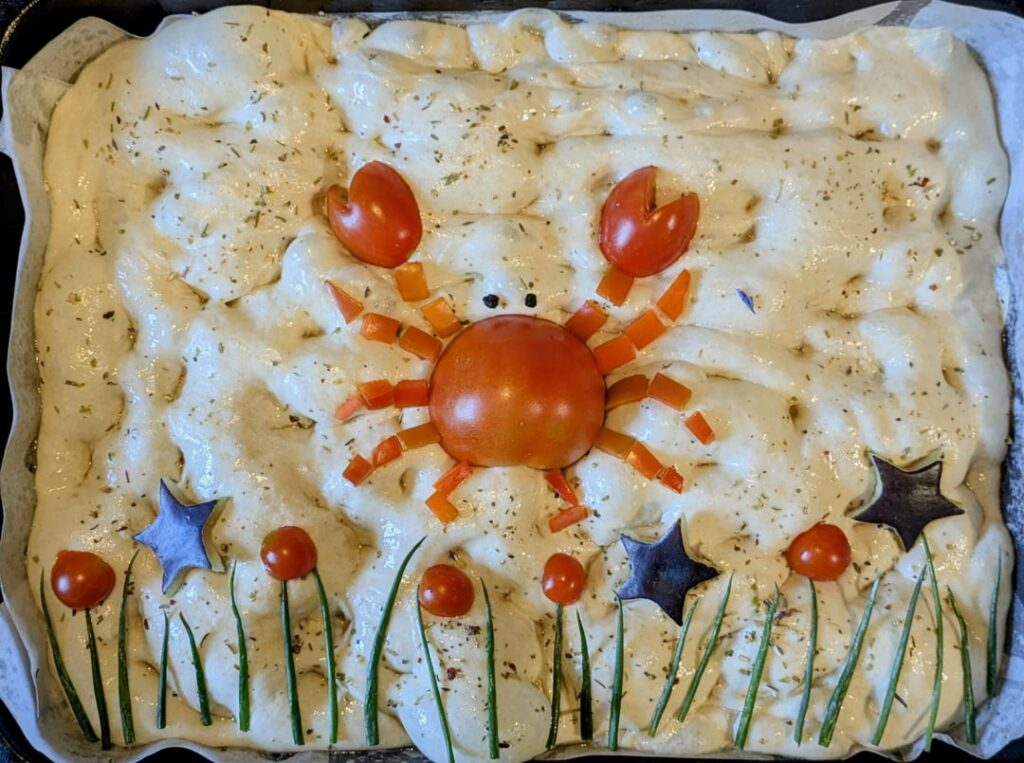 Made this funny crab foccacia for family diner)