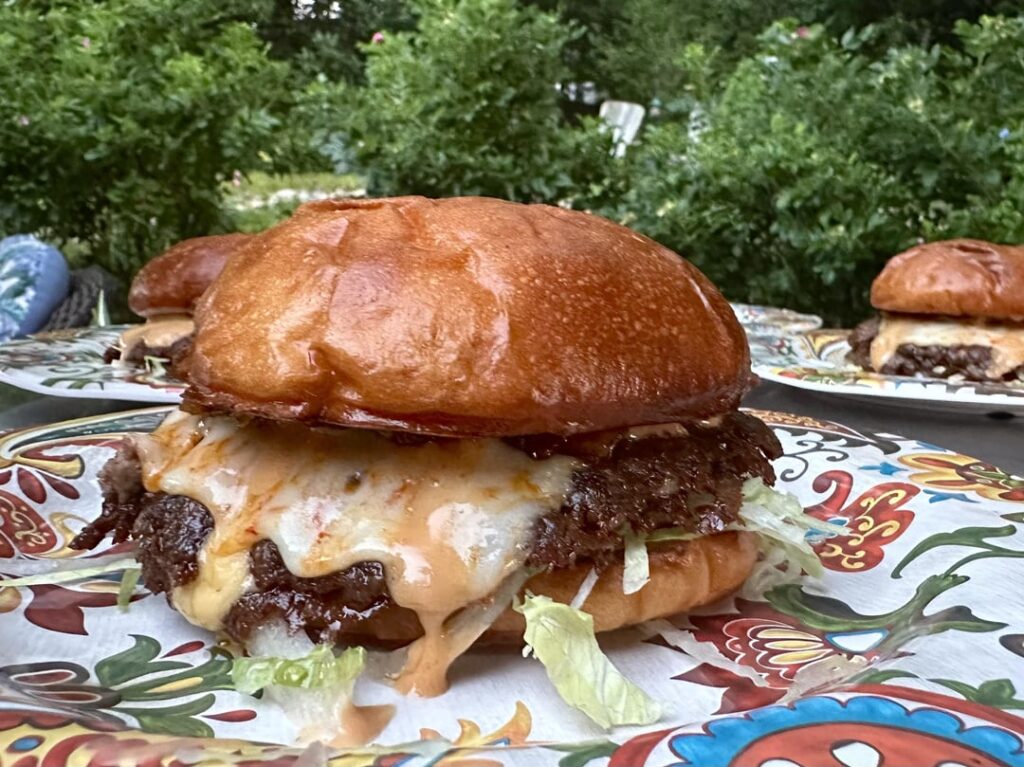 Homemade smash burgers with bacon leek jam Homemade smash burgers with bacon leek jam