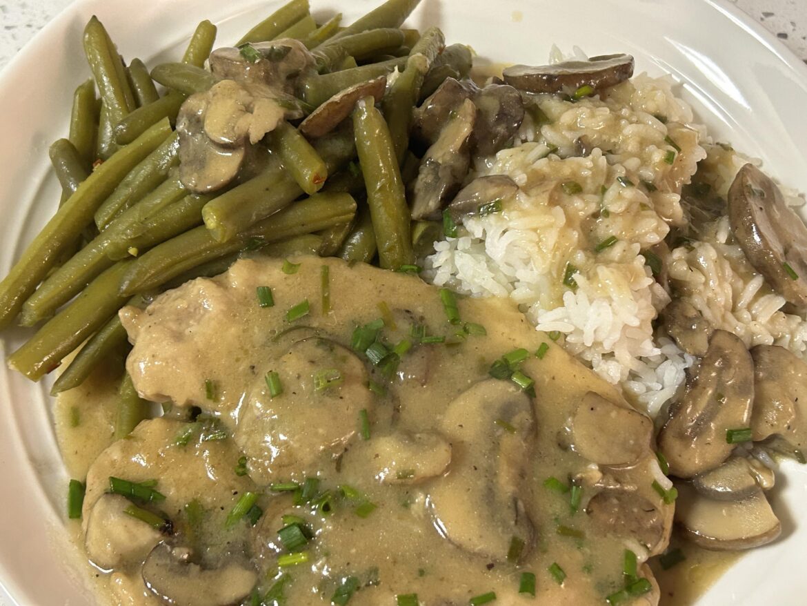Smothered pork chops, spicy green beans, buttered rice.