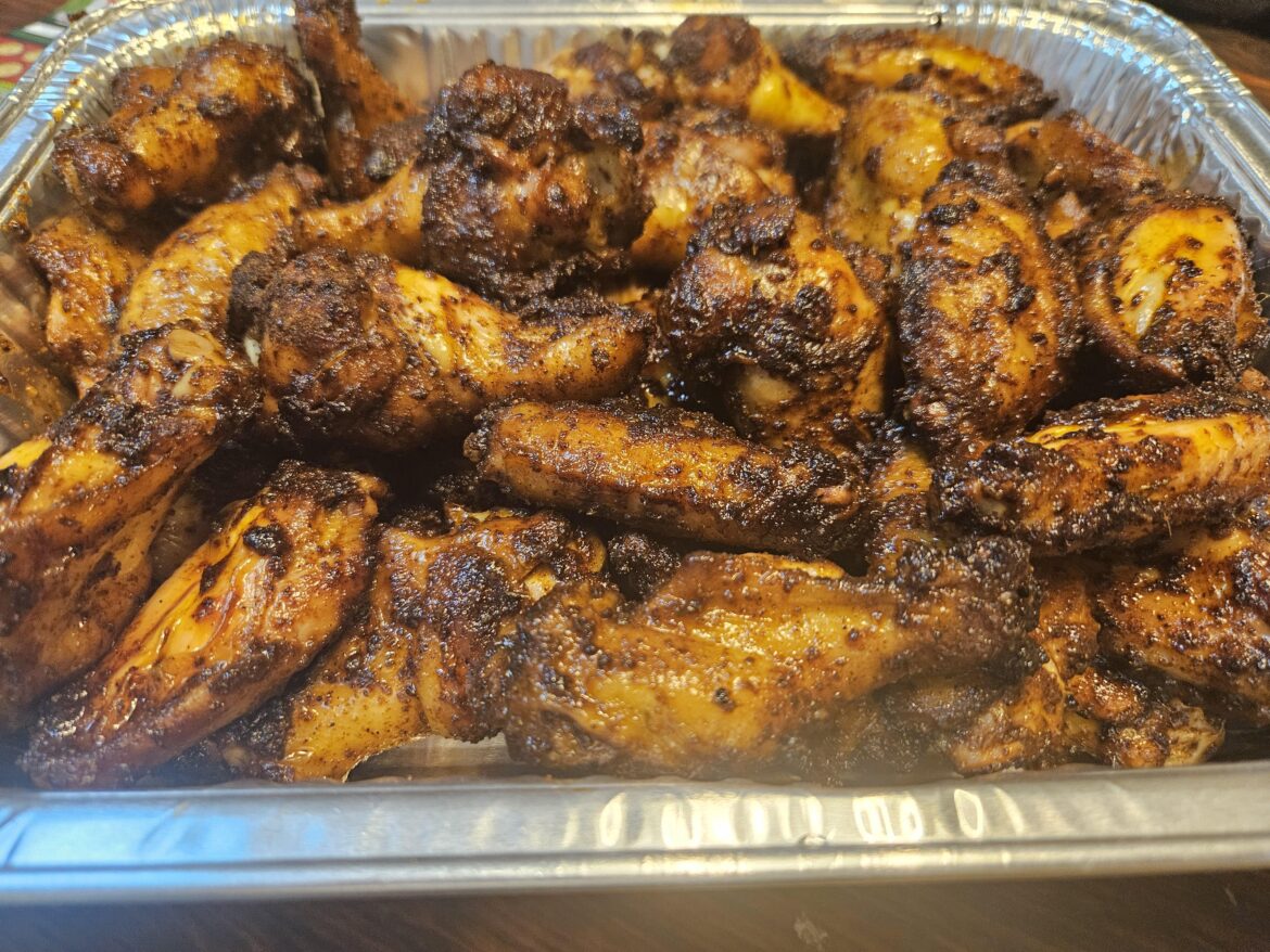 [homemade] Dry-brined, dry-rubbed, grilled chicken wings