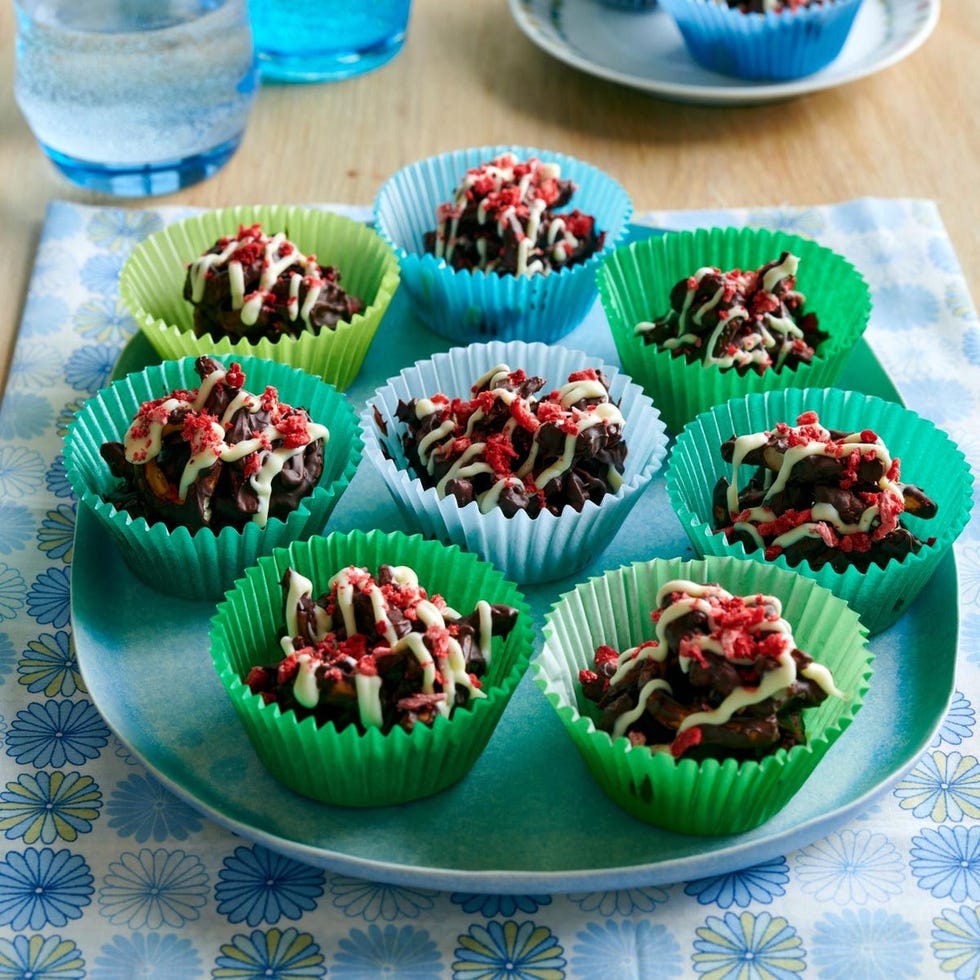 pretzel almond cluster christmas snacks