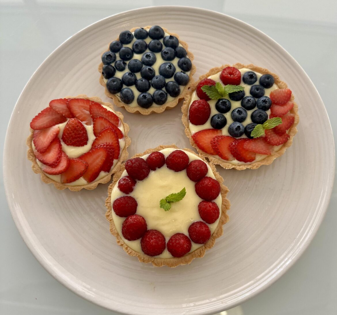 [OC] Today’s dessert is a Pâte Sucrée, with pastry cream and topped with berries!