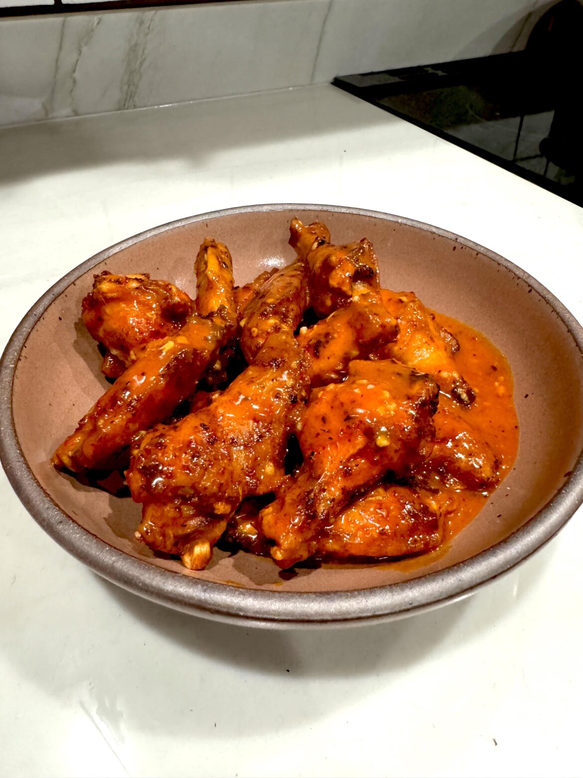 Buffalo garlic sriracha wings