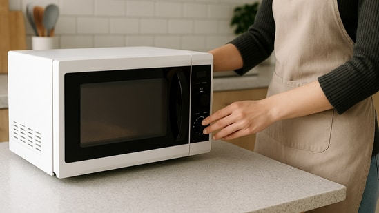 Top 10 countertop microwaves that make space feel less cramped and mealtimes less stressful. Small kitchen or not, they just work.
