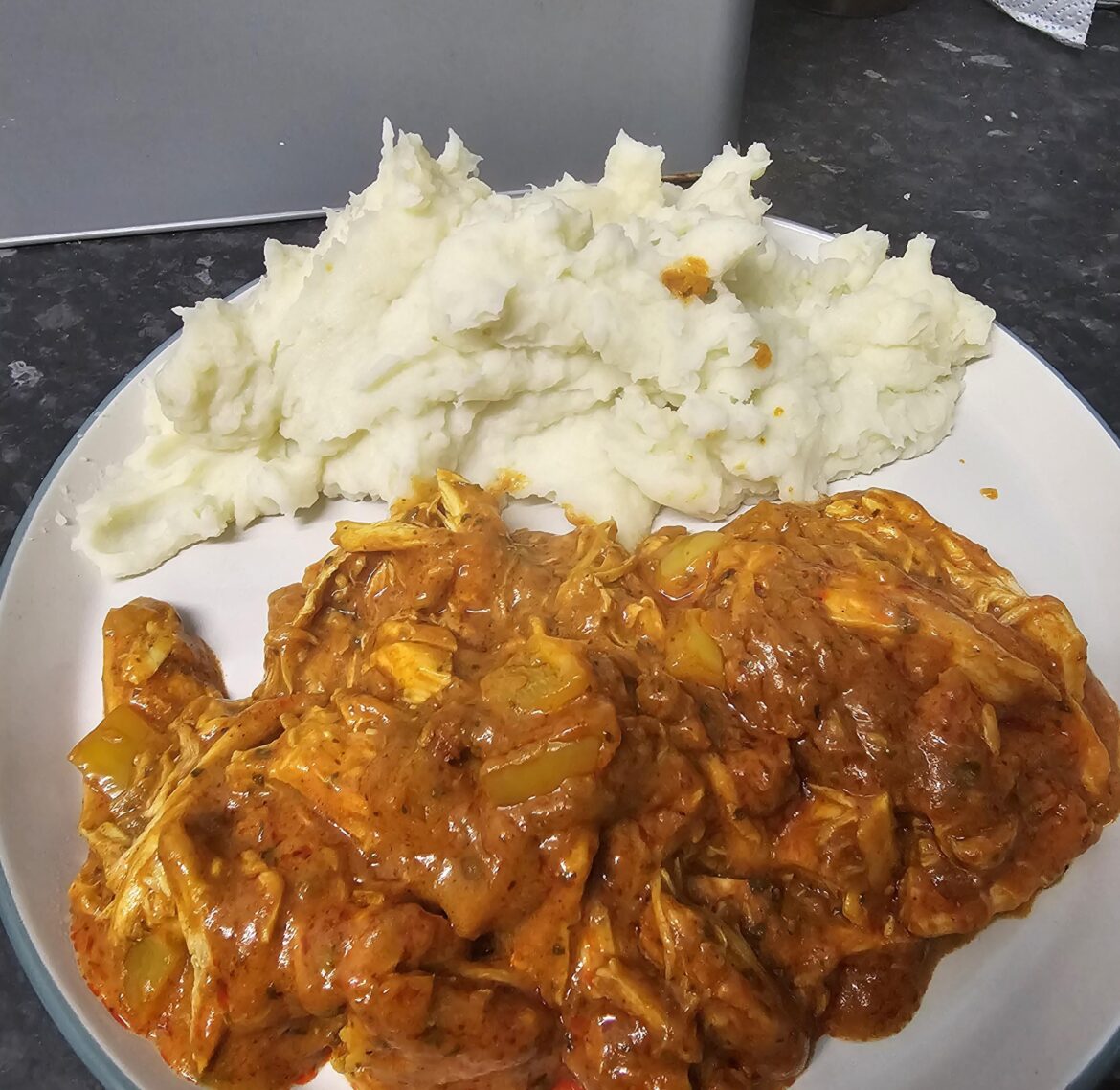 Chicken curry with mashed potato