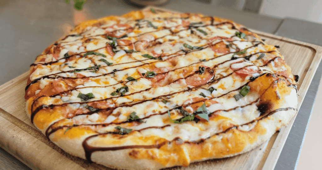 Pizza (tomato, basil, balsamic glaze)