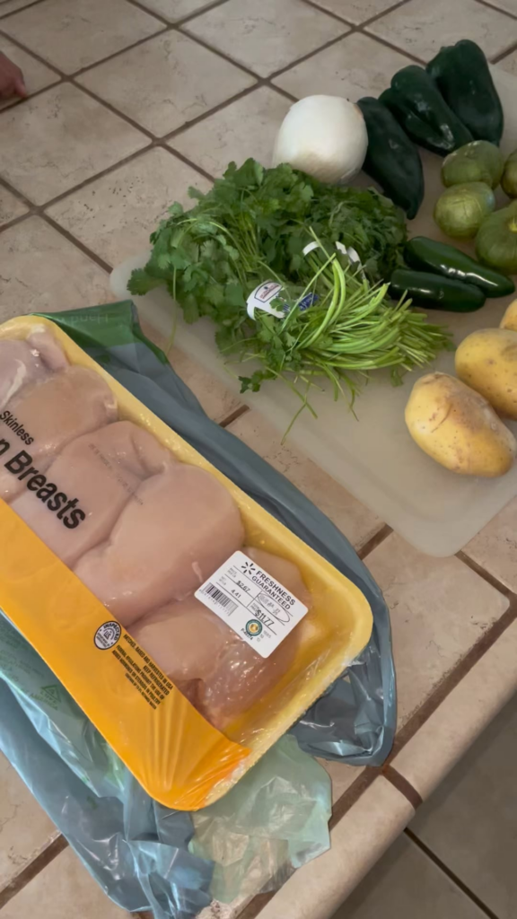 Pollo En Salsa Verde Con Papas