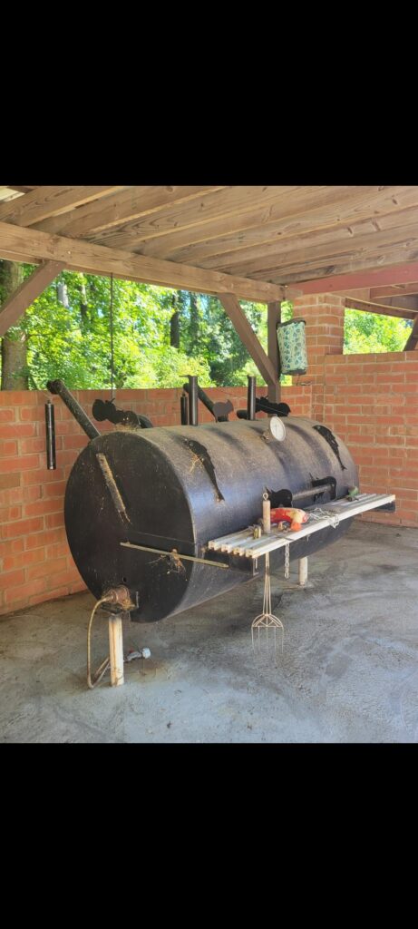 Just bought a house that came with this beast but I have zero idea what exactly it is, anyone able to identify it? Just bought a house that came with this beast but I have zero idea what exactly it is, anyone able to identify it?