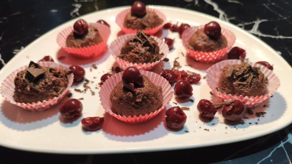 Cherry balls, balls with cherries, chocolate and cookies Simple, fast, fine, decorative...just everything you need Enjoy the wonderful taste The procedure and ingredients are in the comment