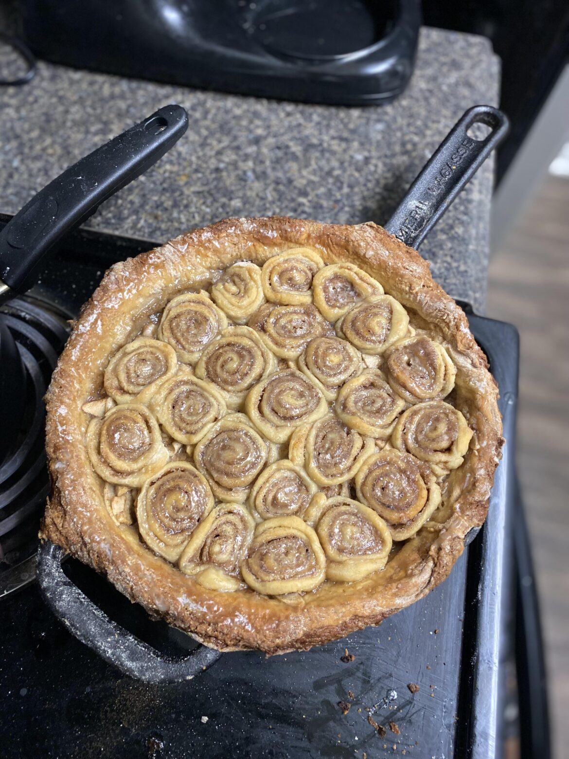 Cinnamon Roll apple pie