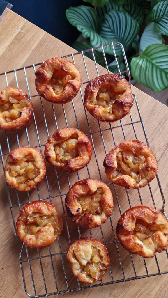 Caramelised apple pastry cups