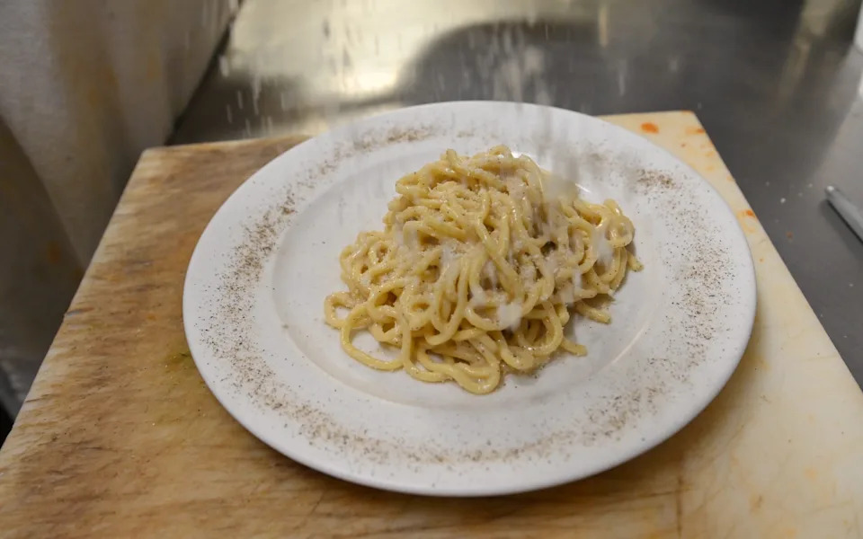 Cacio e pepe is prepared the traditional way at Zi Umberto – extra pecorino is optional
