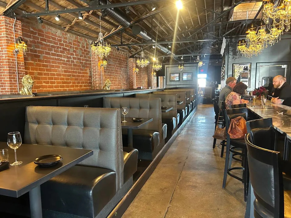 Vetta is an upscale, St. Louis-style Italian restaurant.