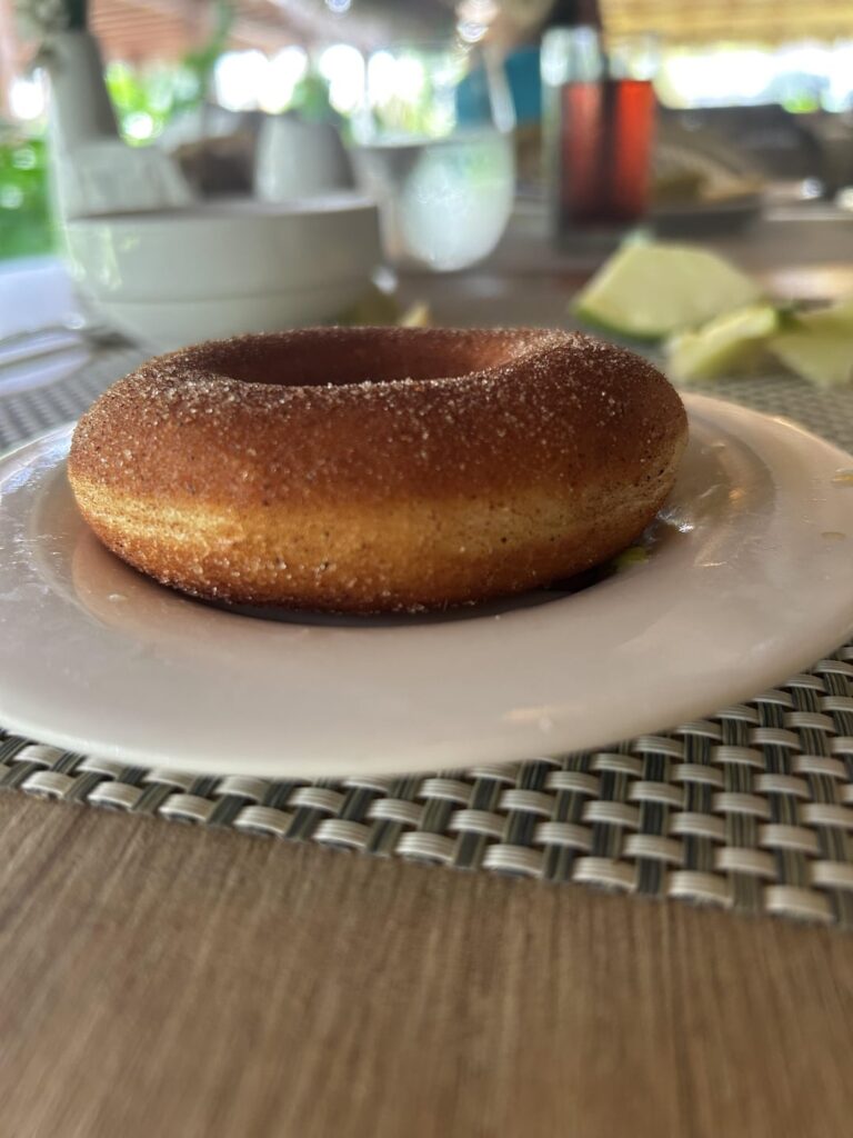 calories in cinnamon donut?