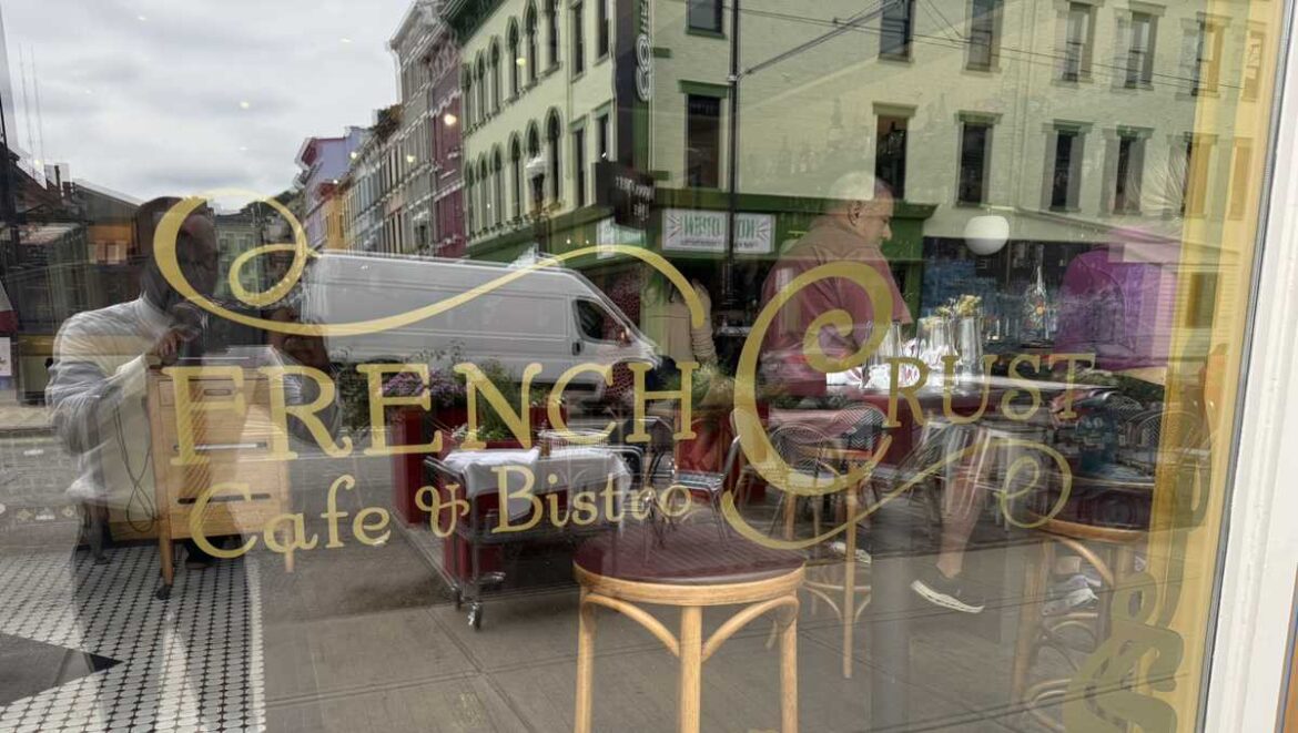 Guests soak up final moments as beloved restaurant near Findlay Market closes