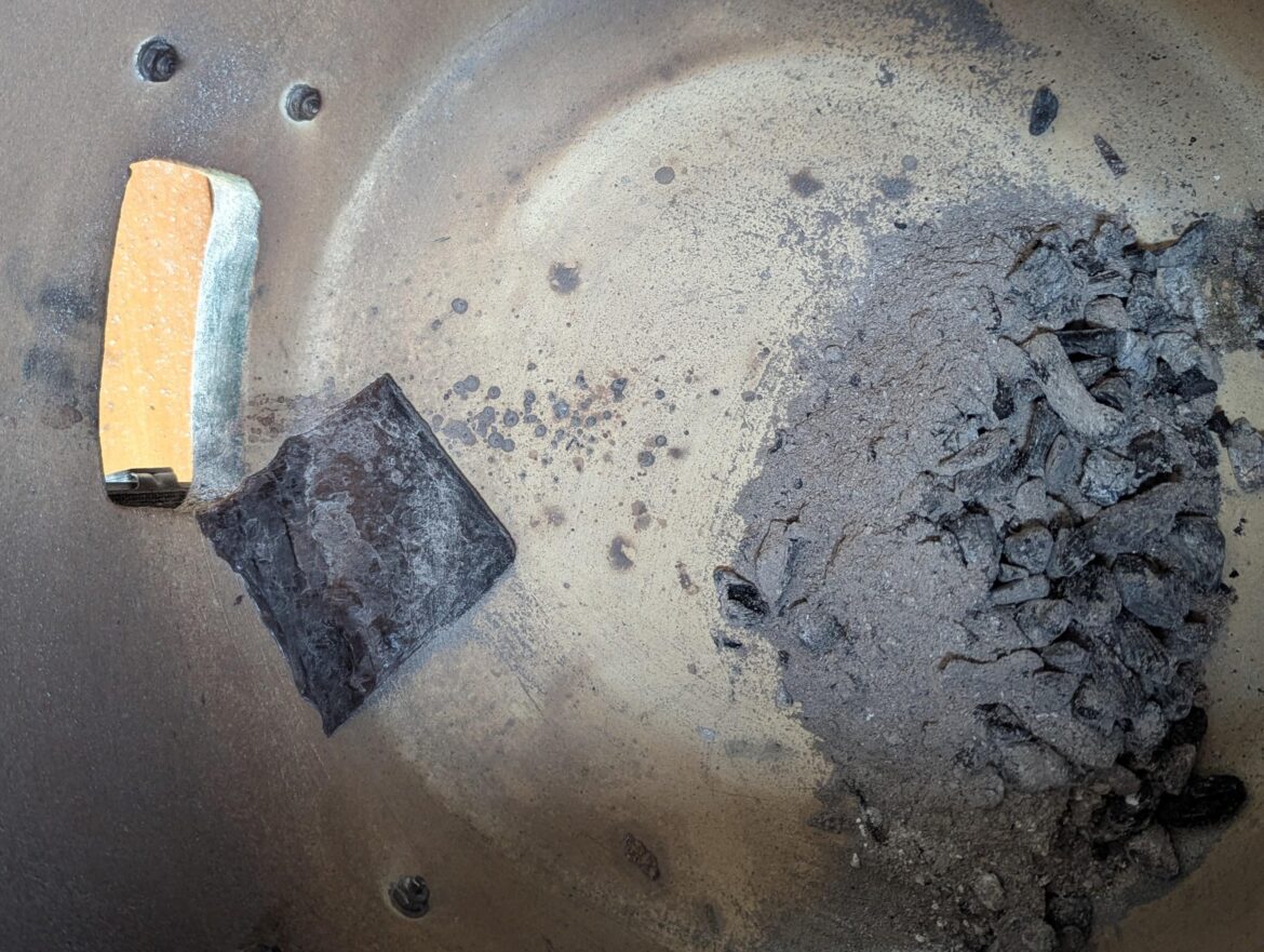 A cheese slice managed to fly down the tiny crack between the ceramics and cremate itself