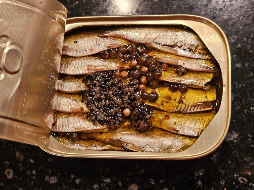 Late night quick snack – KO sardines in EVOO with spicy cracked pepper Late night quick snack - KO sardines in EVOO with spicy cracked pepper