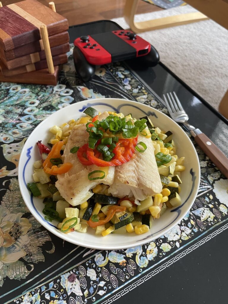 Been lurking a while, I felt like this new recipe I just tried would fit. Roasted cod with zucchini and corn for 342cals.