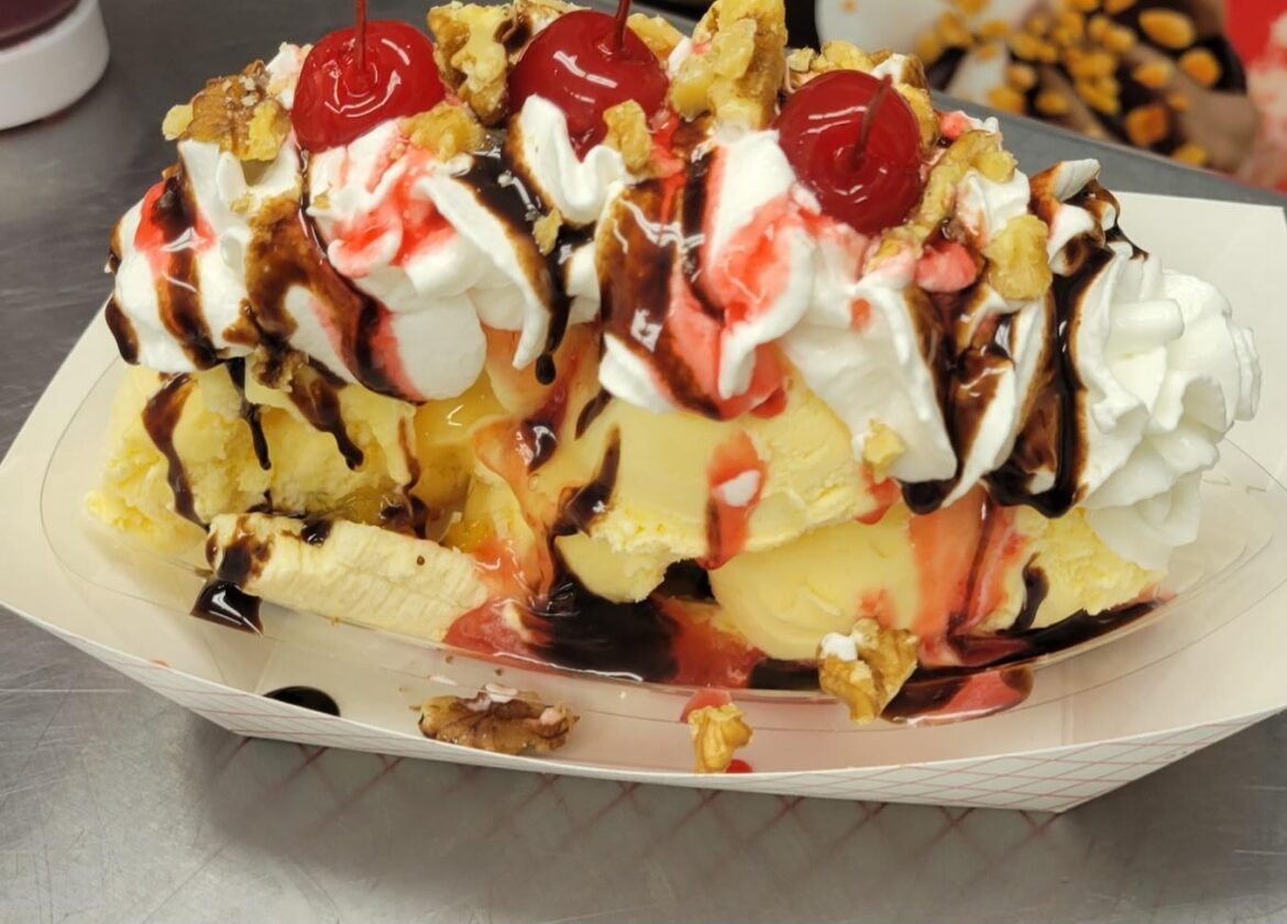 Old fashion banana split