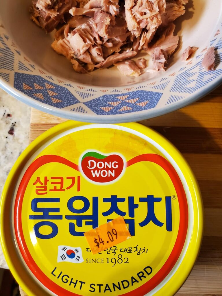 I tried out a Korean brand tuna to see what the hype was about. Made Gimbap.