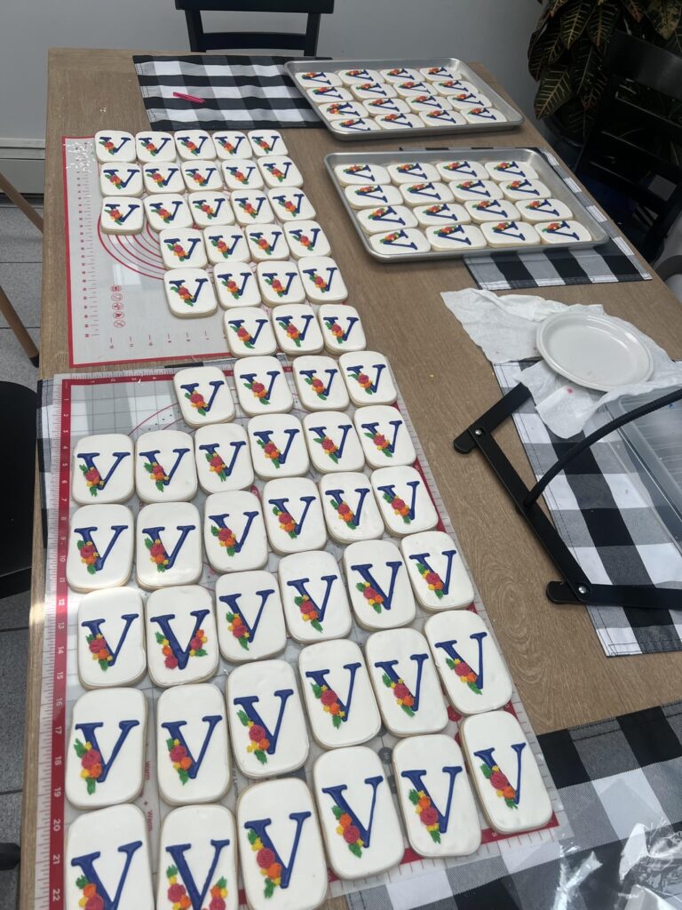 I traveled with 100 decorated cookies on a 6.5 hour cross country flight, here’s how I did it. I traveled with 100 decorated cookies on a 6.5 hour cross country flight, here’s how I did it.