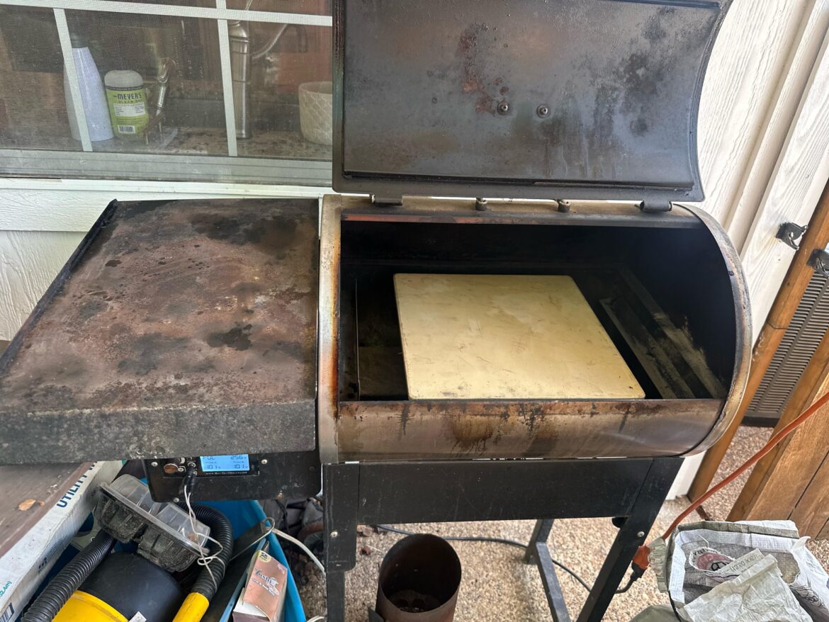 Can I remove the baffle metal plate while using pizza stone