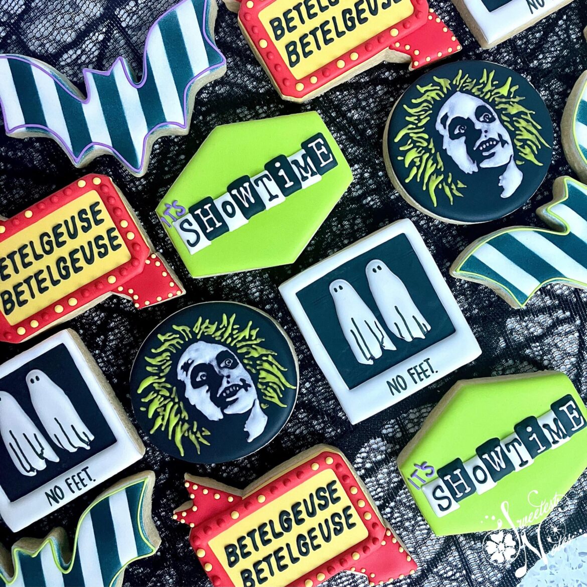 Another AUGTOBER post because Halloween can’t get here soon enough, my Beetlejuice, Beetlejuice set from last fall 🕷️