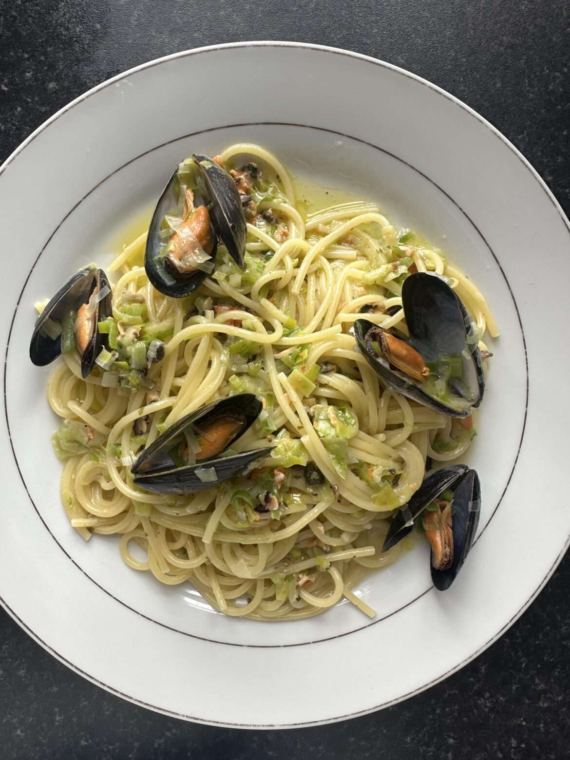 [leek and mussel pasta]