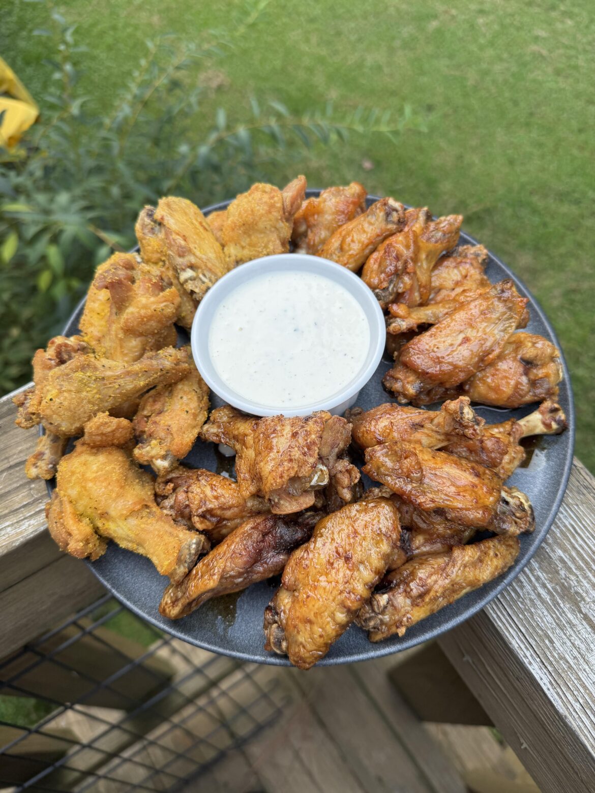 Wing trio platter