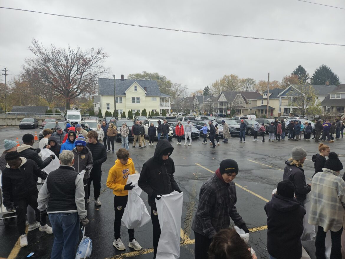 LCAC Wraps Up Thanksgiving Food Drive, Prepares For Christmas Food Drive Volunteers fill bags with perishable food like turkeys, potatoes and fresh bread on Nov. 23 as part of LCAC's Thanksgiving Food Drive.