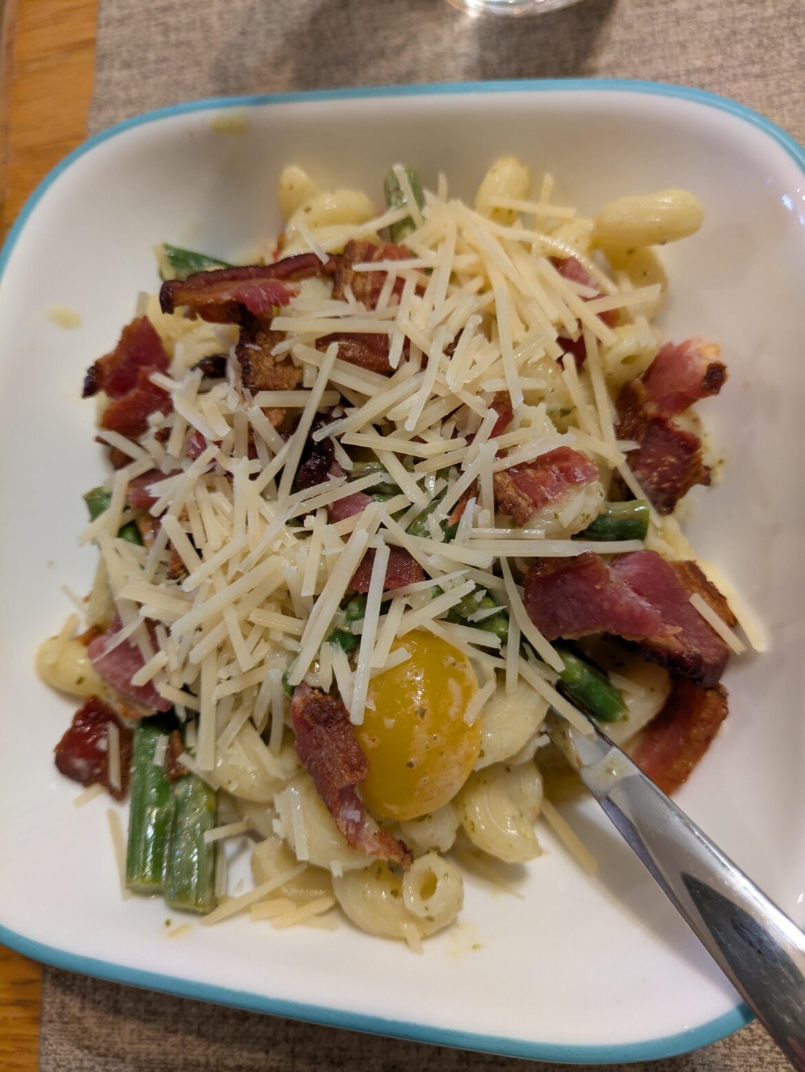 Bacon and asparagus pasta dish