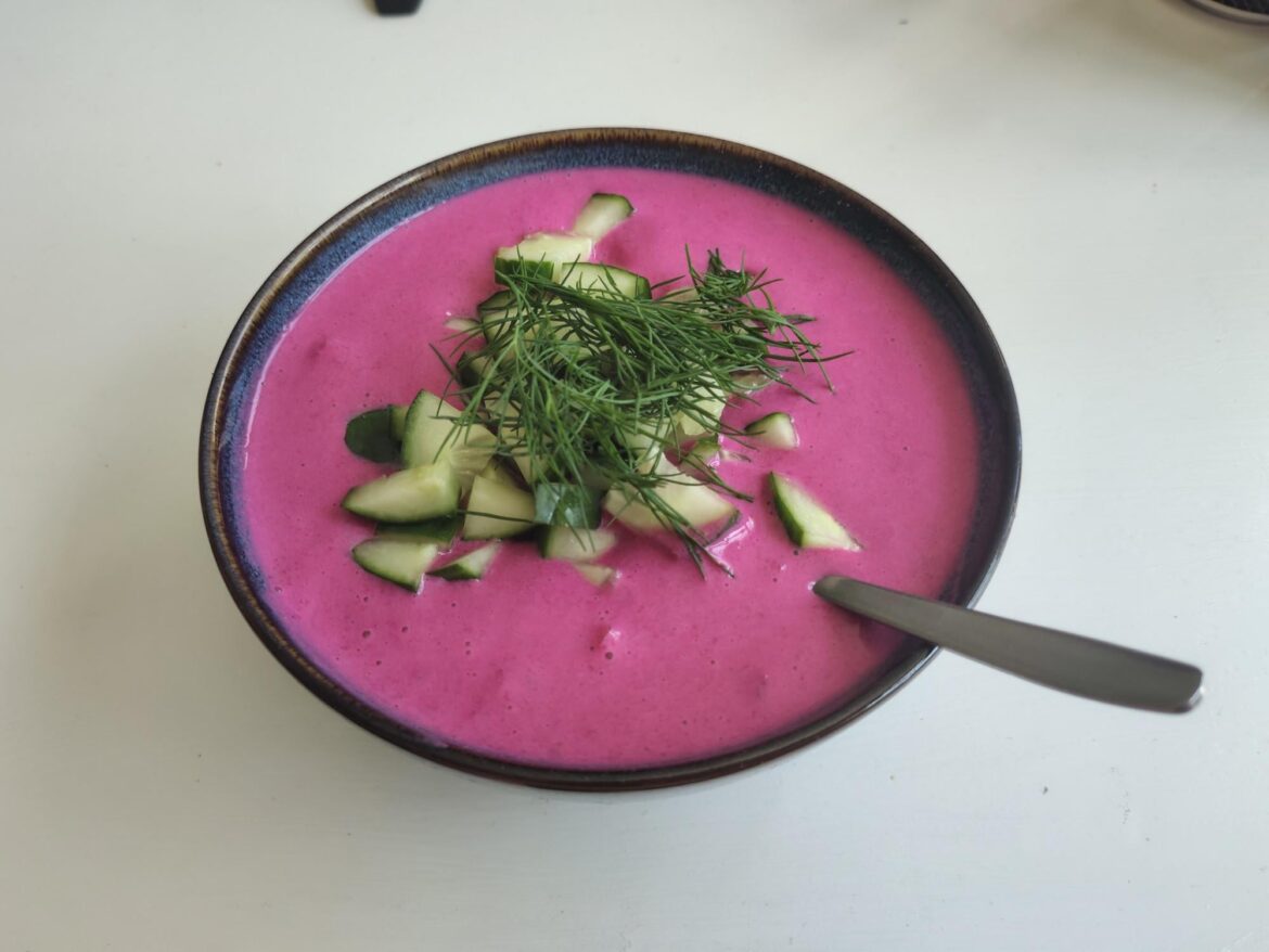 I tried making Lithuanian cold kefir and beetroot soup (Šaltibarščiai)