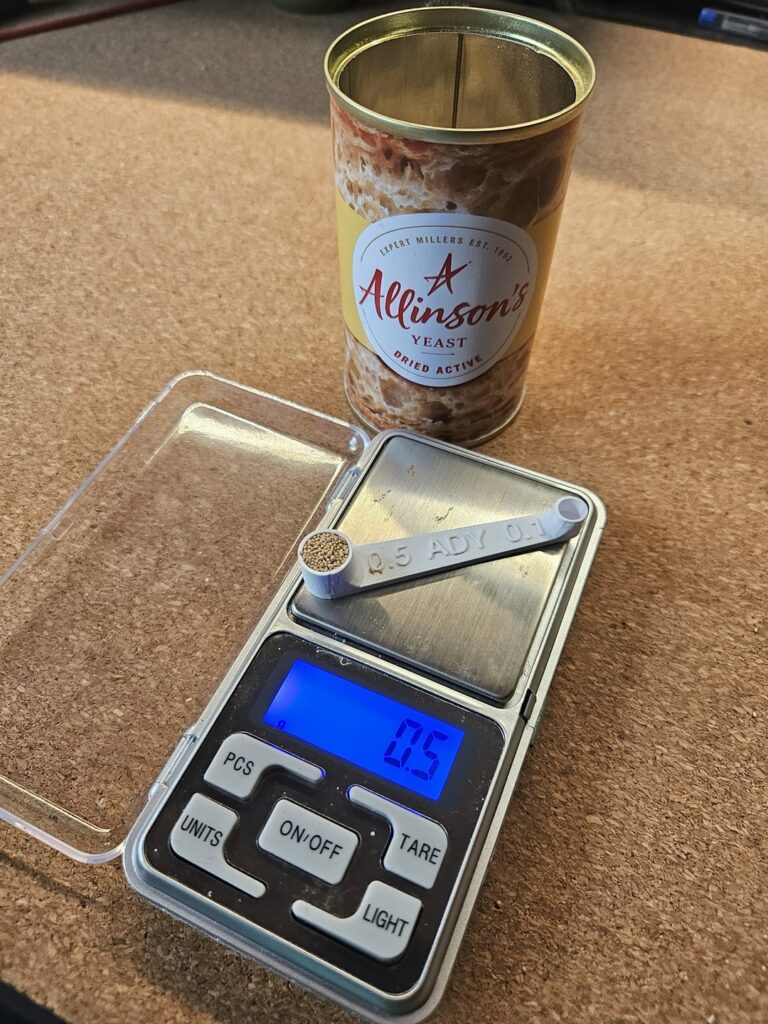 Whenever I bake bread or pizza I like to calculate the exact amount of yeast needed, which is often less than a gram. Measuring small amounts is a nightmare, so I made a 3D printed spoon to make life easier