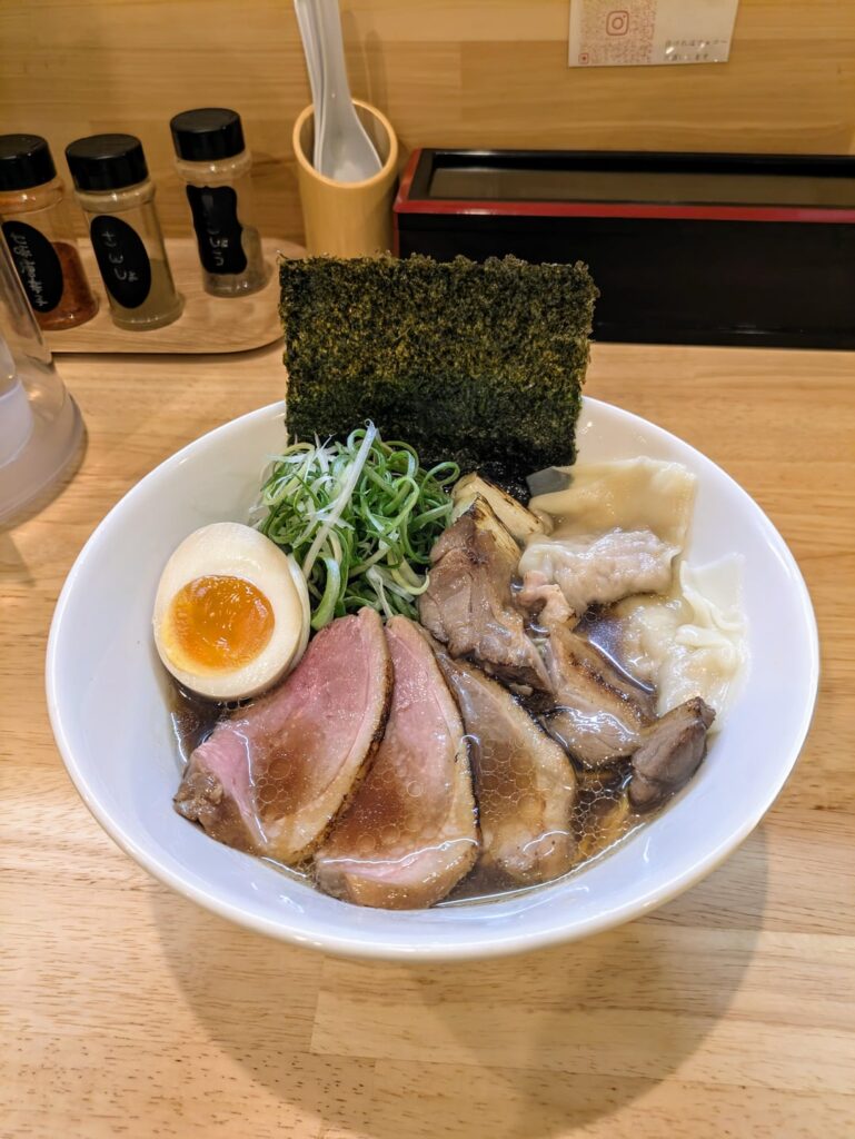 duck🦆 shoyu-ramen at ｢Kamo-nochi-Gyuu｣ in 🇯🇵Rokko,Kobe,JAPAN.