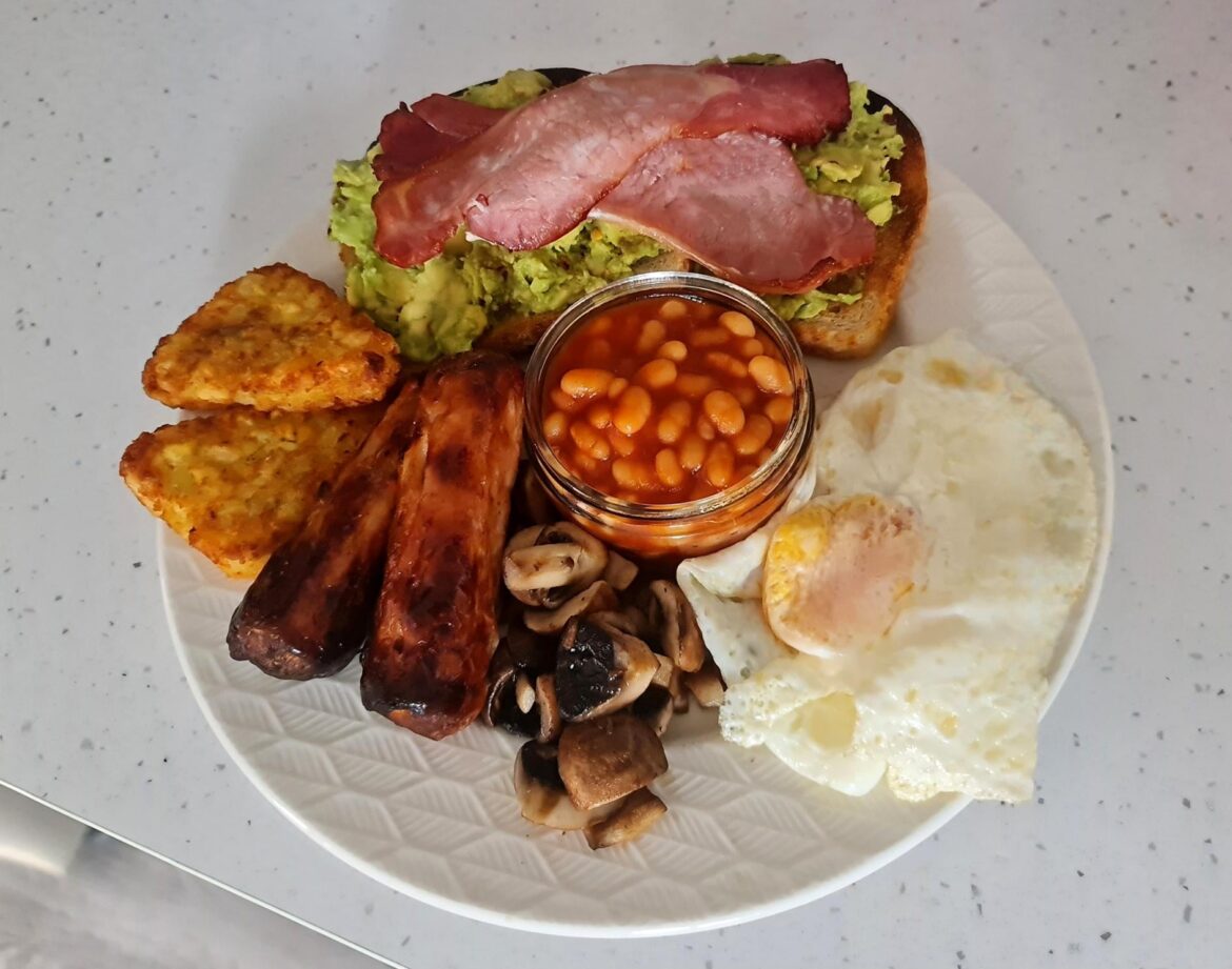 He gave me 3 kids, I gave him a fry up. The circle of life. Happy fathers day to all the dads out there, have a fat one!