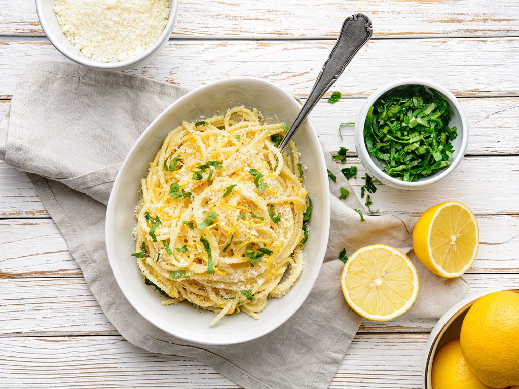 Jamie Oliver’s Weeknight Lemon & Parmesan Pasta Recipe Jamie Oliver's Weeknight Lemon & Parmesan Pasta Recipe