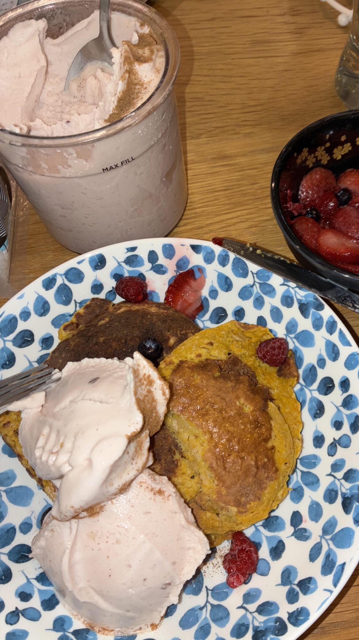 Pumpkin oat pancakes and ninja creami ice cream for breakfast! ~ 300 cals for the pancakes +160 cals for the ice cream. 40 grams protein