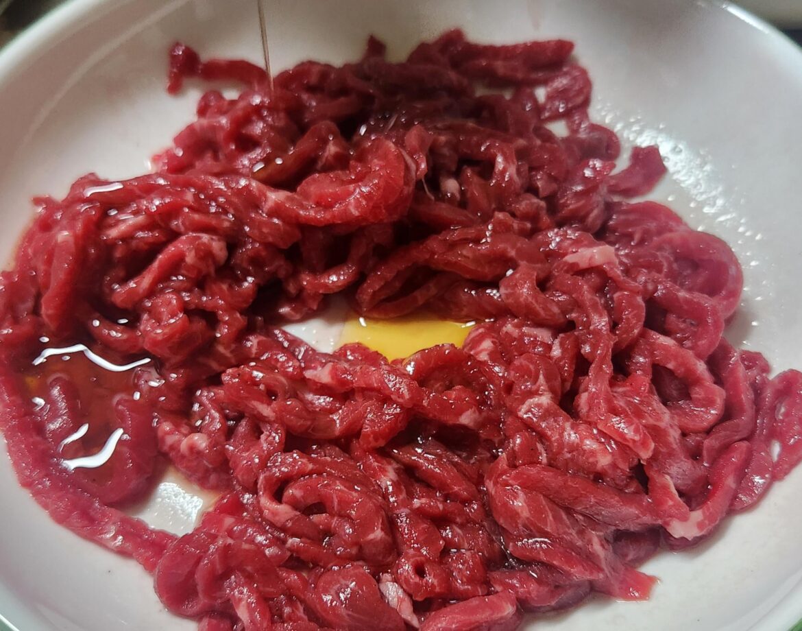 I was enjoying my Korean raw meat oil salad and friend suggested to upload it here