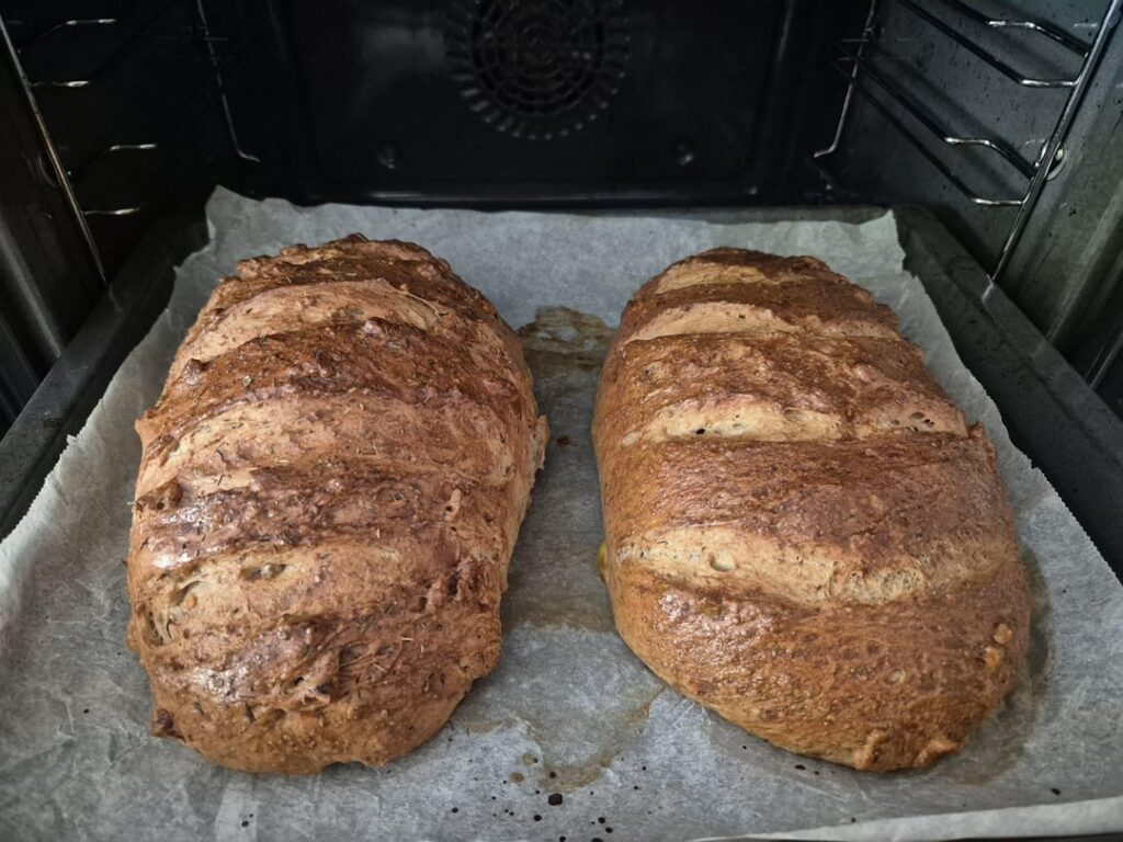 Went for whole wheat bread with walnuts and… I think I nailed it 🍞🥜