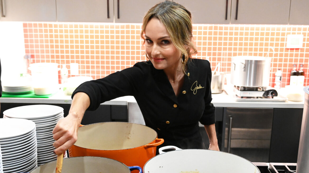 How To Make Jarred Pasta Sauce Better With Giada De Laurentiis' Easy Trick