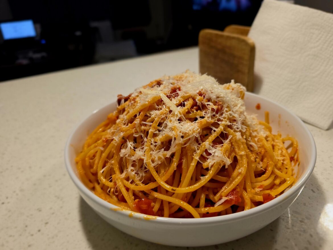 Simple tomato and spaghetti dish