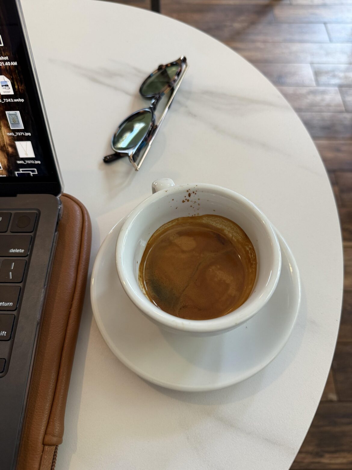 Minimalist desk vibes