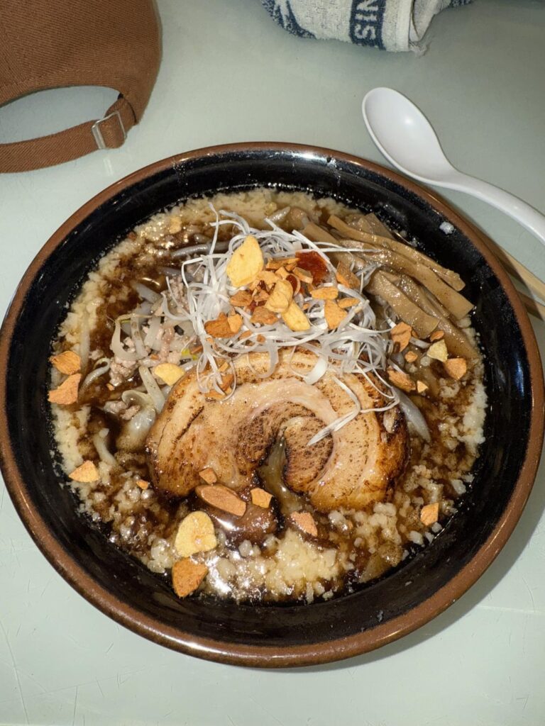 A little garlic tonkotsu!