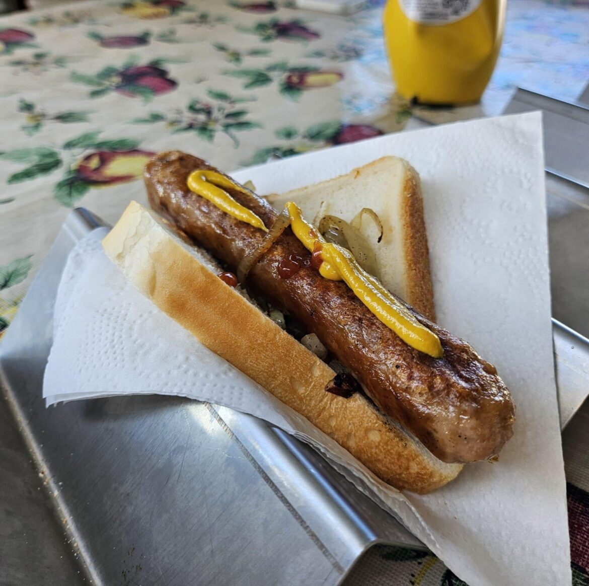[I Ate] a Bunnings Sausage Sizzle In Australia